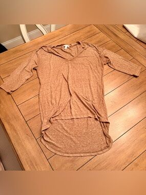 Leith Mustard V-neck High Low Top, Size Small
